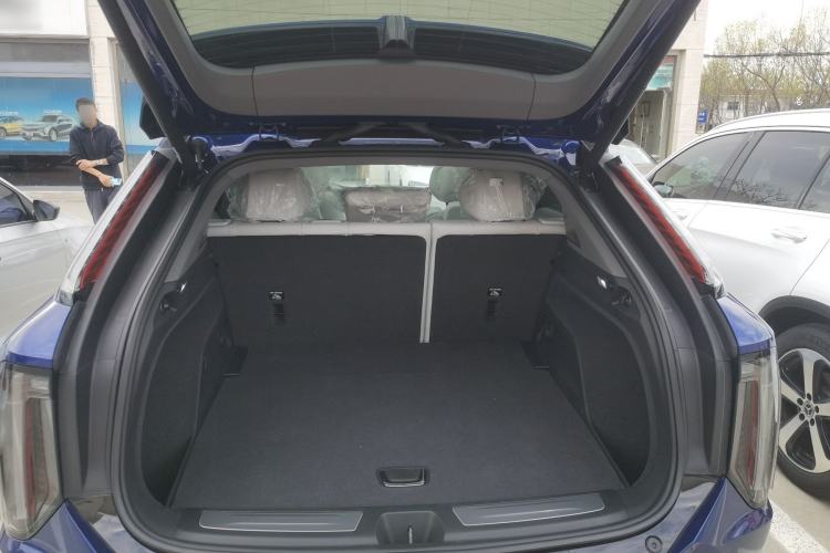 Used Cadillac OPTIQ 2024 Standard Range Version Trunk