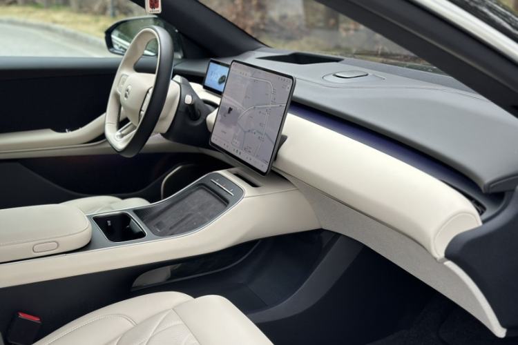 Used Nio ET5T 2025 75 kWh Touring Interior 12