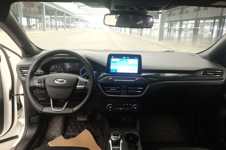 Used Ford Focus 2020 Sedan EcoBoost 180 Automatic ST Line Center Console