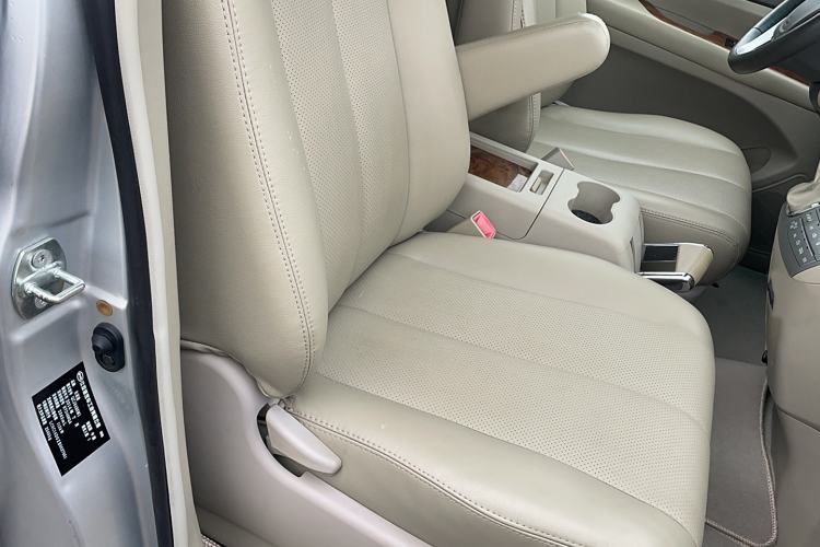 Used BYD M6 2013 2.4L Manual Luxury Model
