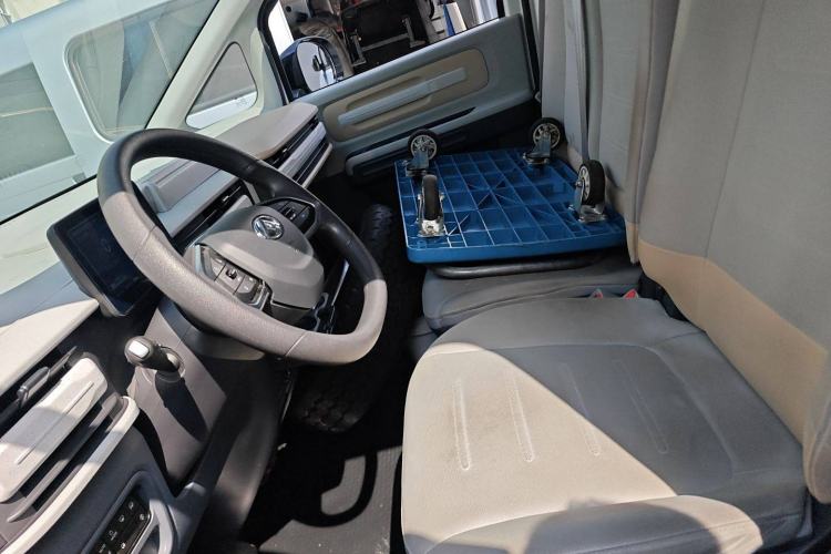 Used SAIC MAXUS Dana V1 2024 V1 Short Wheelbase Low-Roof Multi-Function Version (51 kWh)
