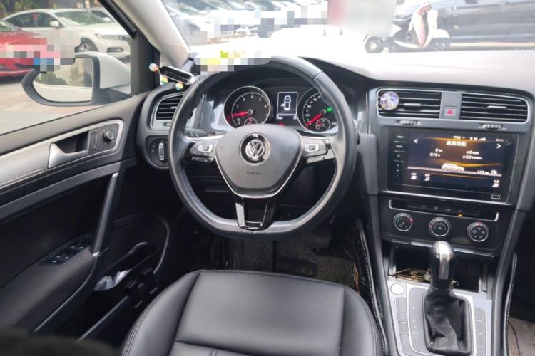 Used Volkswagen Golf 2020 Zhiai Edition 200TSI DSG Comfortable & Ambitious Version
