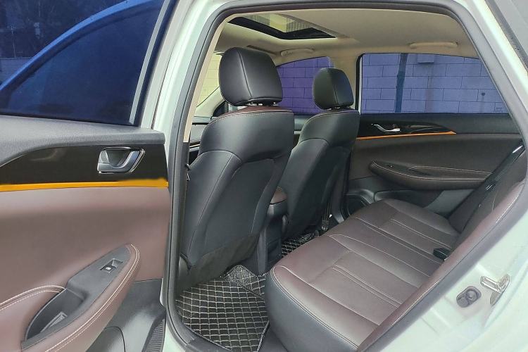 Used CHANGAN Eado DT 2019 1.6L Automatic Smart Enjoyment Model China VI Standard Interior 2