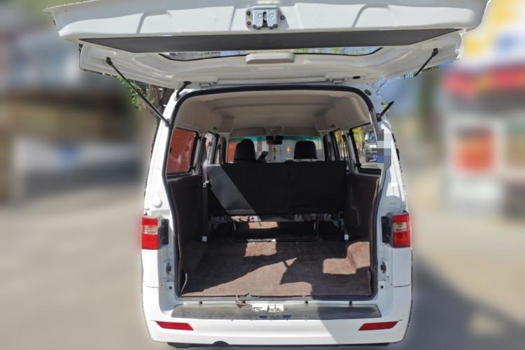 Used Jinbei Hiace X30 2023 1.5L Super-Comfortable Passenger Van 5/6/7-Seater Non-Air-Conditioned Version Model SWC15M
