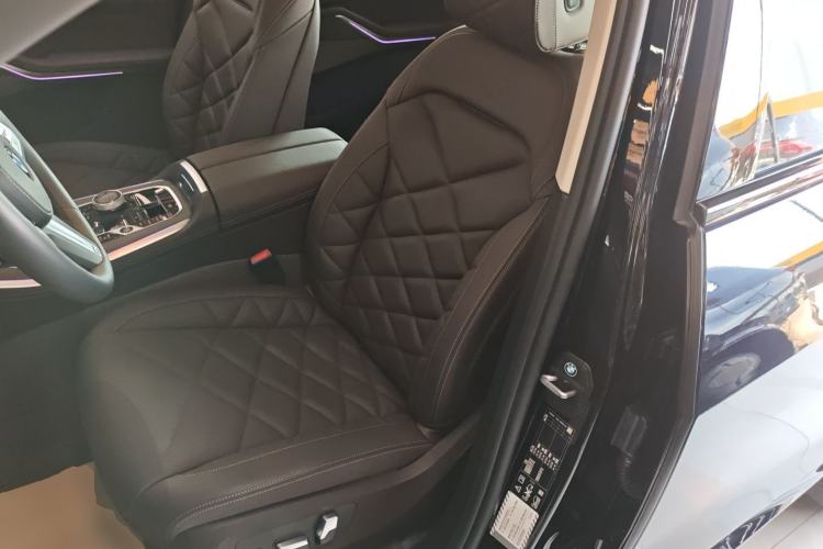 Used BMW X5 2025 Model, xDrive 30Li Prestige M Sport Night Package
