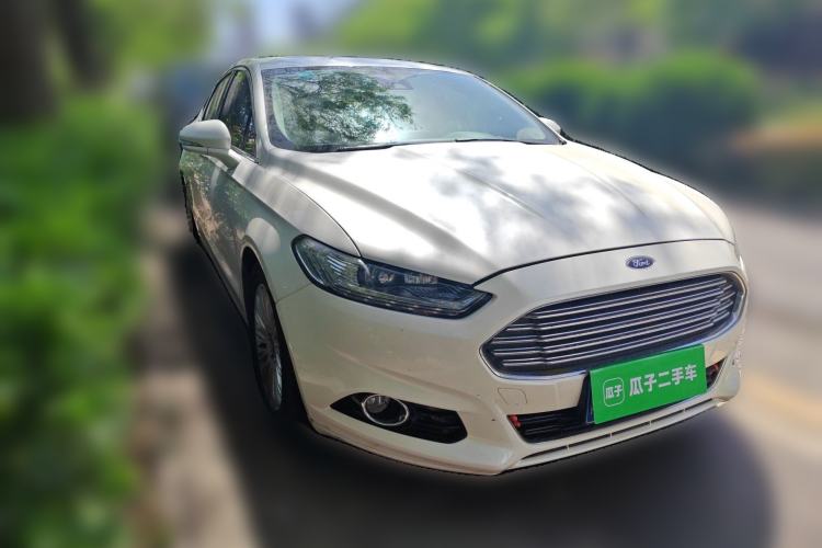 Used Ford Mondeo 2013 2.0L GTDi 200 Luxury Model Front Right 45 Deg