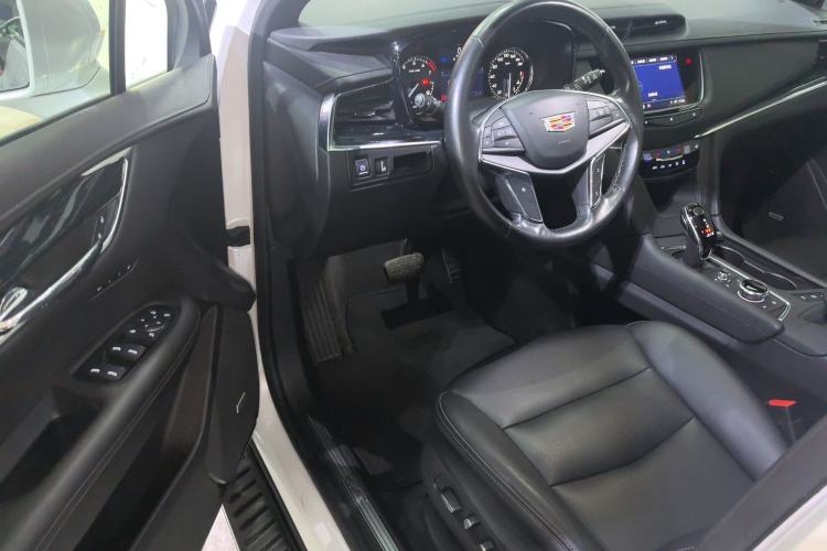 Used Cadillac XT5 2021 28T Luxury Model Driver Seat