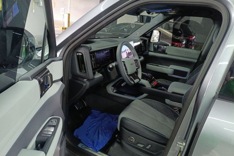 Used Formula Leopard Leopard 5 2023 Navigator Edition
