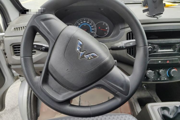 Used Wuling Rongguang Small Truck 2024 1.5L Double-Cab Extra-Long LAR Steering Wheel