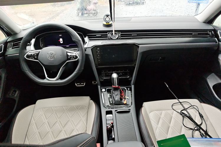 Used Volkswagen Magotan 2023 2 Million Units Commemorative Edition 330TSI DSG Luxury Version Center Console