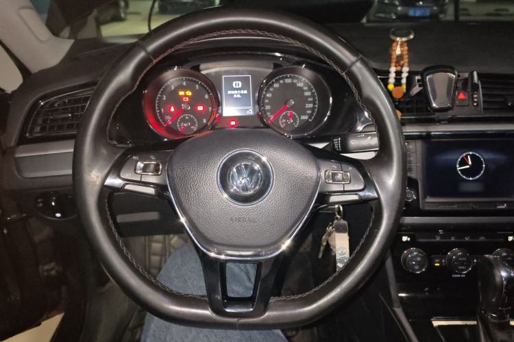 Used Volkswagen Lamando 2017 280TSI DSG Comfort Edition Steering Wheel