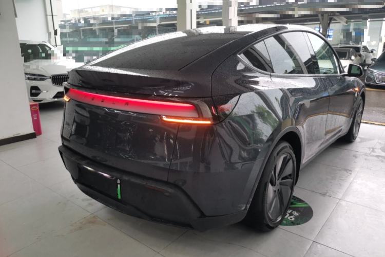 Used Tesla Model Y 2025 Long-Range All-Wheel-Drive Version Rear Right 45 Deg