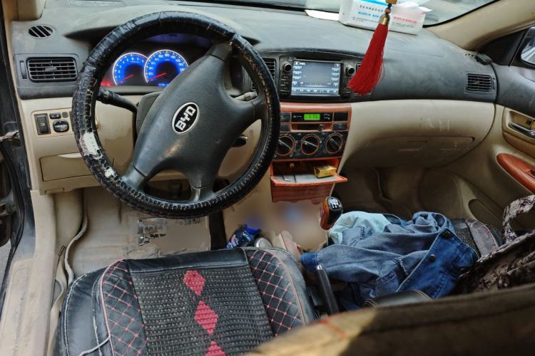 Used BYD F3 2012 Energy-Saving Model 1.5L Manual Comfort Version Center Console