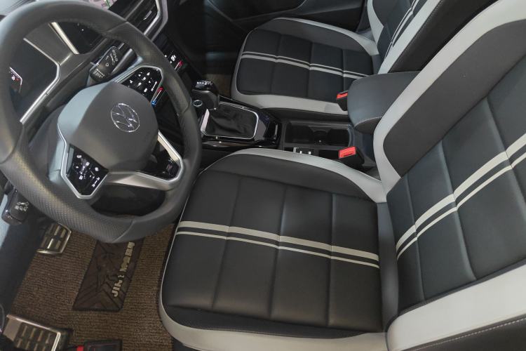 Used Volkswagen T-ROC 2025 Facelifted 300TSI DSG Two-Wheel-Drive Chen Guang Edition
