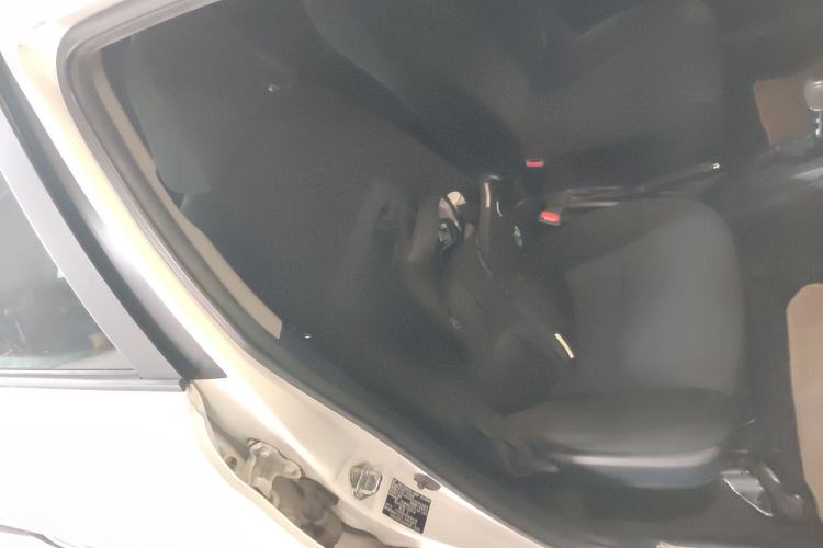 Used Toyota YARiS L Zhi Xuan 2015 1.5E Automatic Charm Edition Right Front Seat