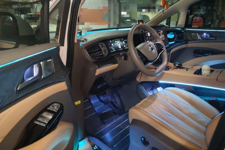 Used Denza D9 2022 DM-i 1040 Prestige Model