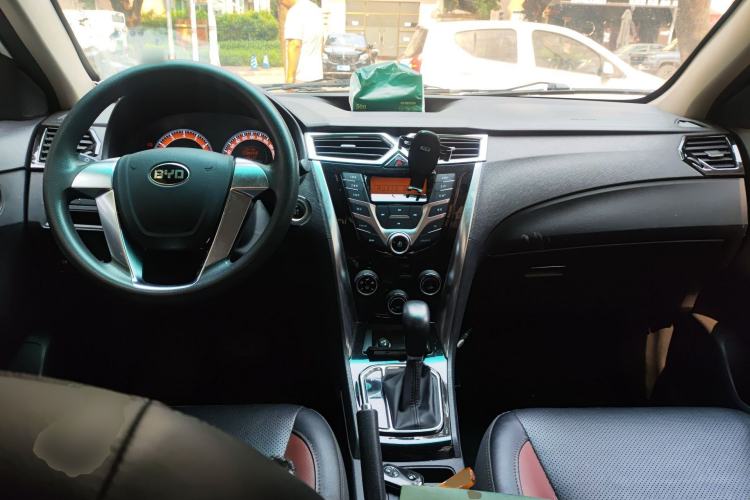 Used BYD F3 2016 1.5L Automatic Luxury Model Center Console