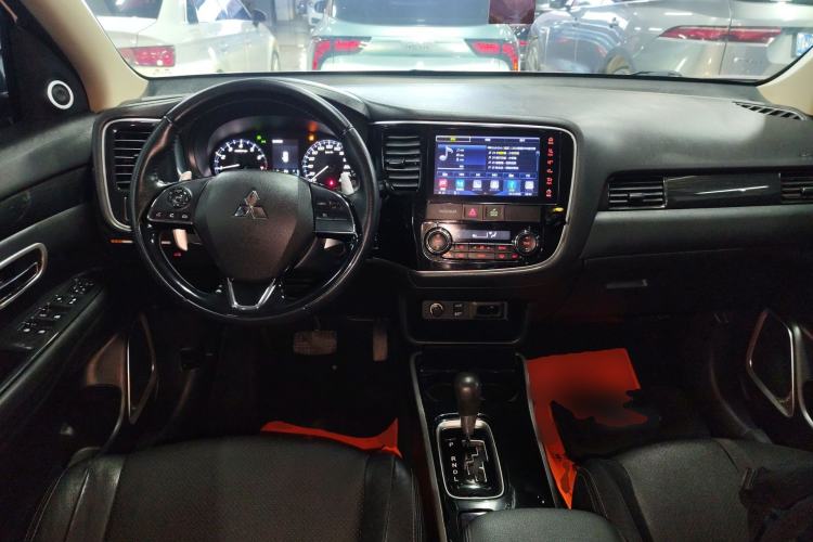 Used Mitsubishi Outlander 2016 2.4L 4x4 Elite Edition 5 Seats Center Console