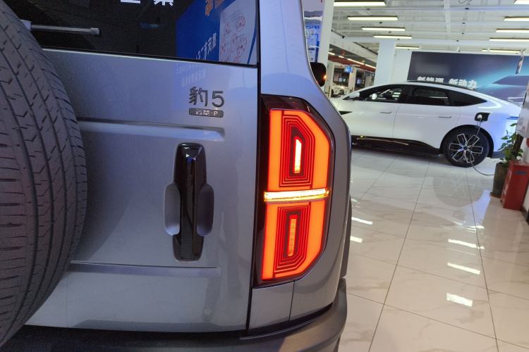 Used Formula Leopard 5 2023 Cloud Ride Flagship Edition Right Rear Taillight