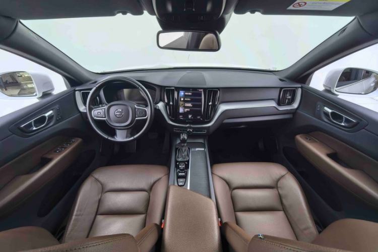 Used Volvo XC60 2021 T5 4x4 Smart Luxury Edition Interior 9
