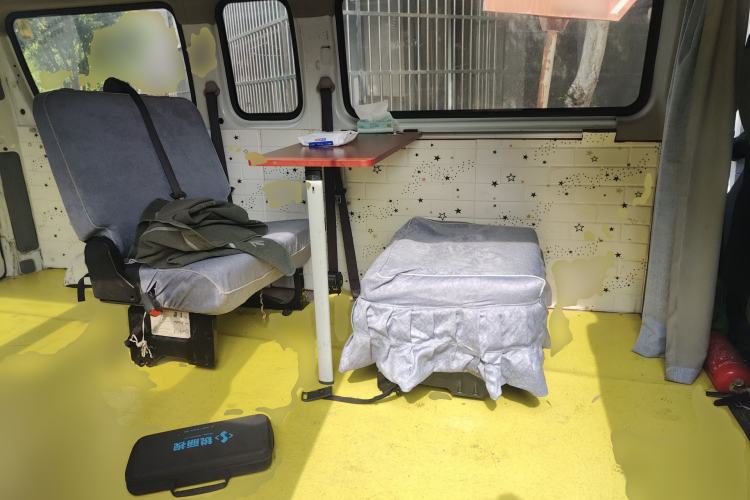 Used SAIC MAXUS Xintu V80 2018 2.5T 6-Speed Manual Aowentong Long-Wheelbase Mid-Roof 7/10-Seater Left Rear Seat