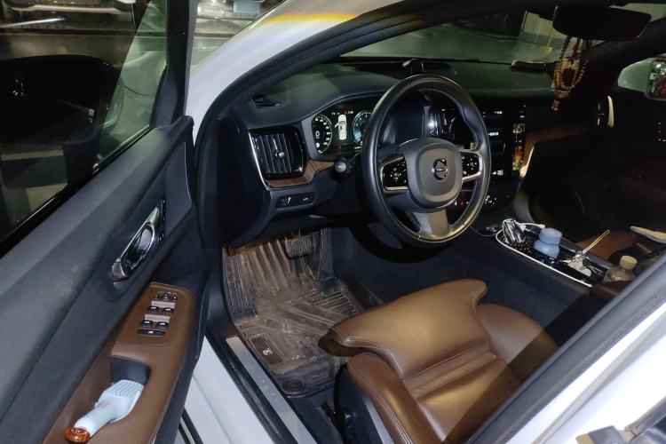 Used Volvo S60 2022 B4 Zhiyuan Luxury Edition