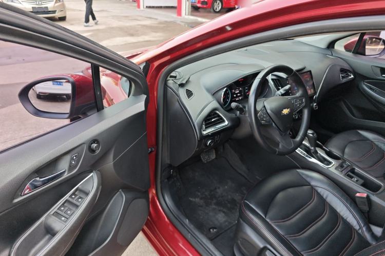 Used Chevrolet Cruze 2018 320 Automatic Pioneer Sunroof Edition Driver Seat