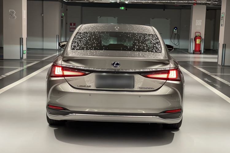 Used Lexus ES 2021 300h Premium Edition
