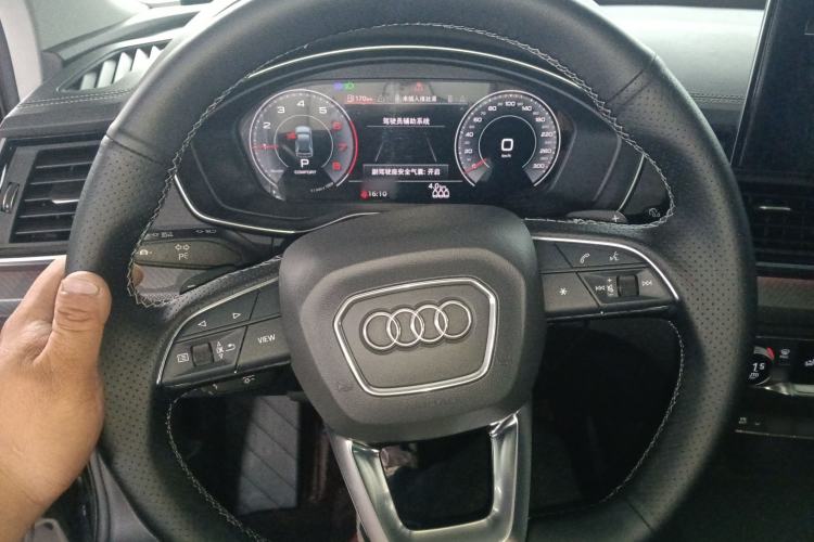 Used Audi Q5L 2022 40T Luxury Dynamic Model Steering Wheel