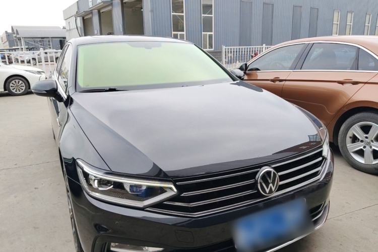 Used Volkswagen Magotan 2020 330TSI DSG Luxury Edition Front Right 45 Deg