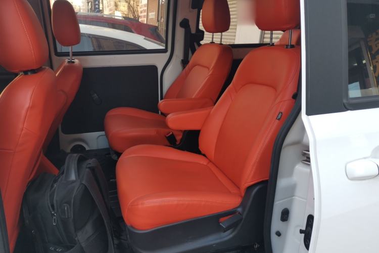 Used Dongfeng Fengon 380 2022 1.5L Comfort-Class Passenger Vehicle (Steel Spring) with 7 Seats
