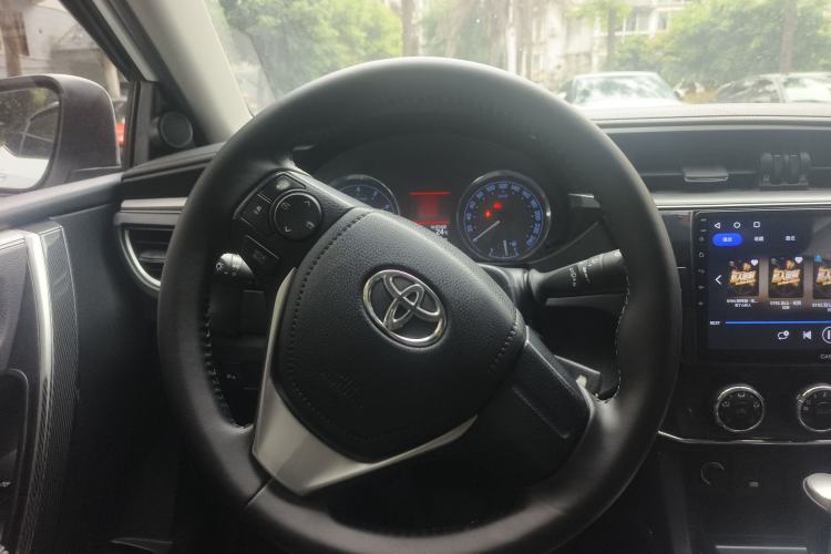 Used Toyota Corolla 2014 1.6L CVT GL-i Steering Wheel