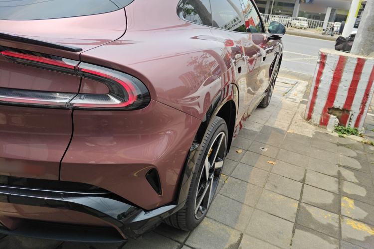 Used Xiaomi Auto YU7 2025 Ultra-Long Range High-Performance All-Wheel-Drive Max Edition Exterior 3