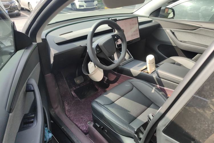 Used Tesla Model Y 2025 Rear-Wheel-Drive Version