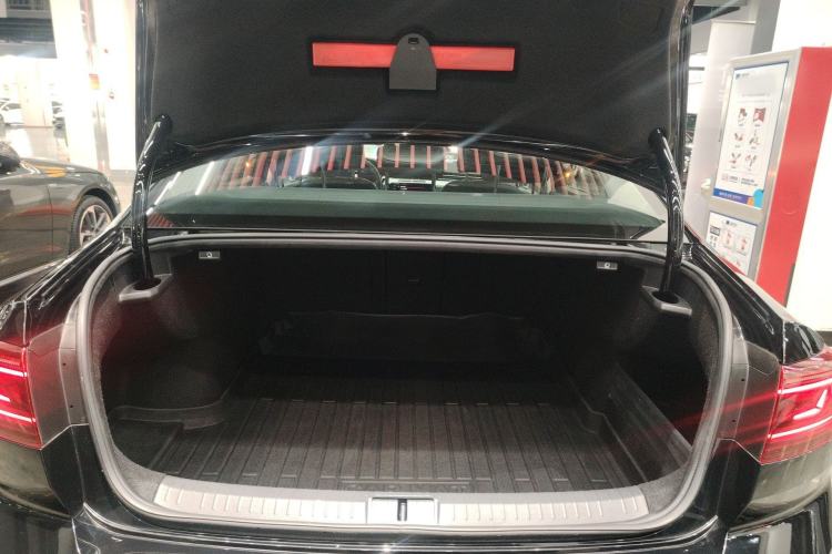 Used Volkswagen Magotan 2023 2 Million Units Commemorative Edition 330TSI DSG Luxury Version Trunk