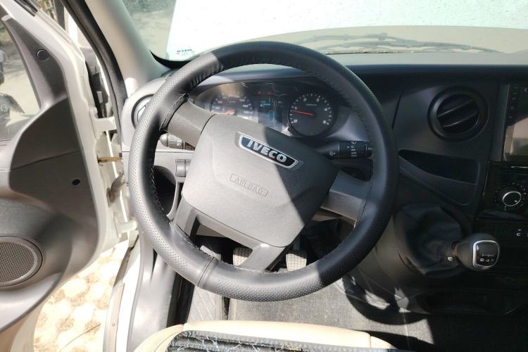 Used Iveco Eurocargo 2021 2.0T Manual Super-Rui Short Wheelbase Low-Roof Side-Hinged Door F1A