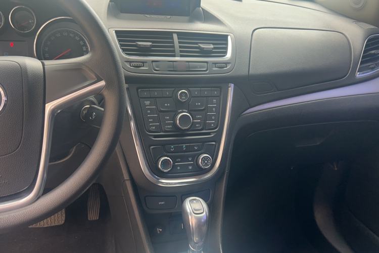 Used Buick Encore 2015 1.4T Automatic Two-Wheel Drive Urban Elite Version Audio And AC Panel