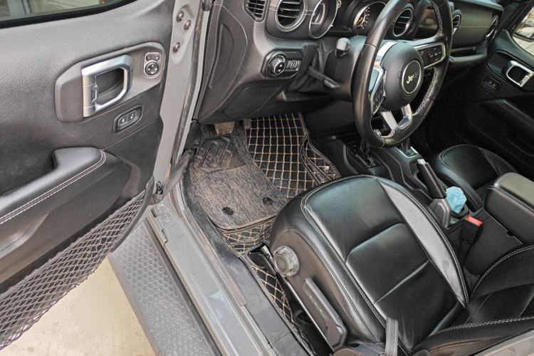 Used Jeep Wrangler 2019 2.0T Sahara Four-Door Version China VI Emission Standard Driver Seat