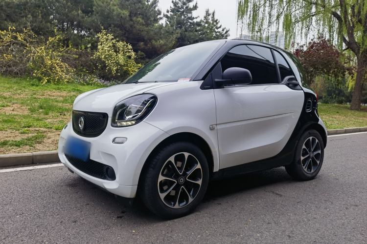 Used smart fortwo 2015 1.0L 52 kW Hardtop Passion Edition Front Left 45 Deg