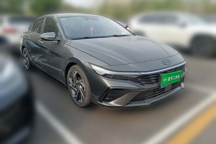 Used Hyundai Elantra 2023 1.5L CVT LUX Prestige Edition Front Right 45 Deg