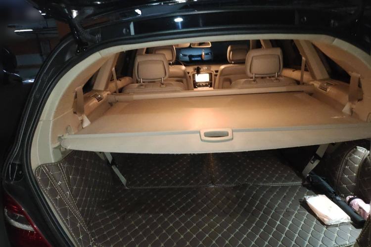 Used Mercedes-Benz R-Class 2014 R 400 4MATIC Luxury Model Trunk