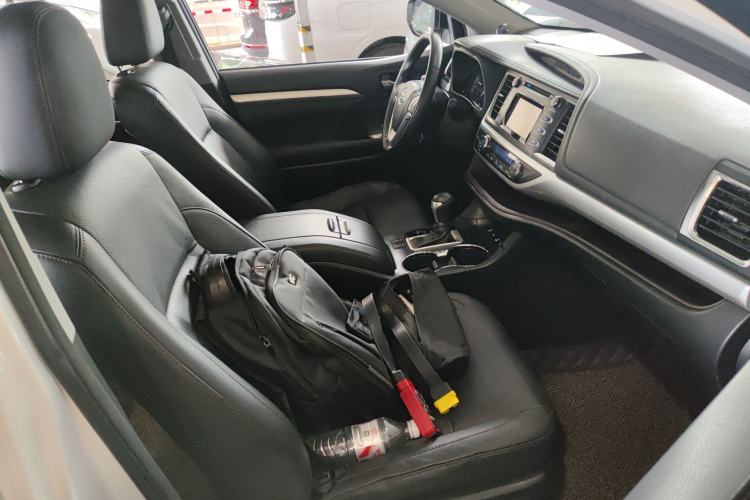 Used Toyota Highlander 2015 2.0T Four-Wheel Drive Luxury Edition 7-Seater Right Front Seat