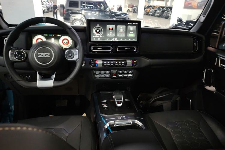 Used 212 T01 2025 2.0T Changfeng
