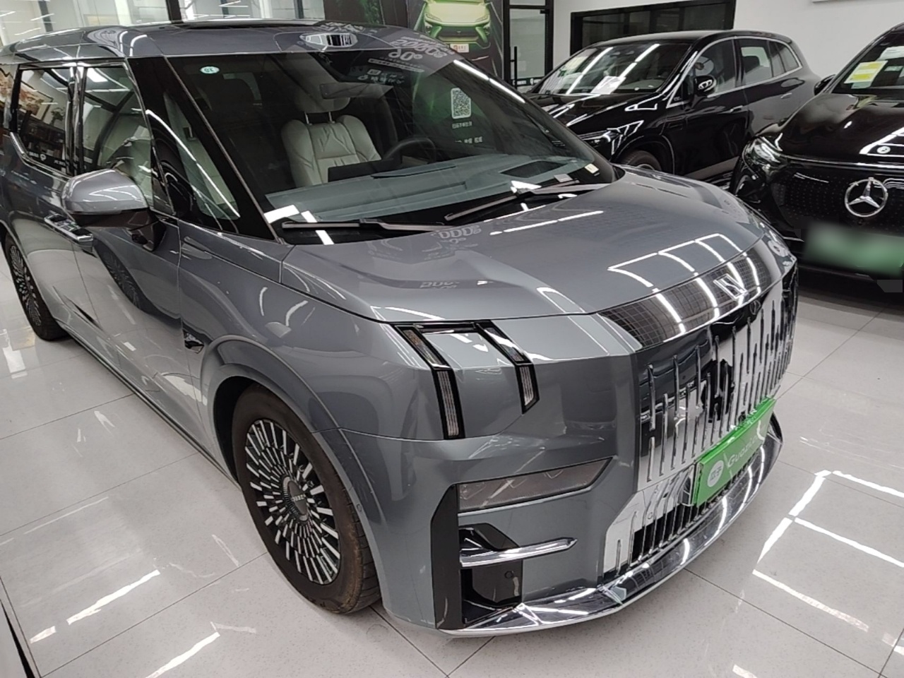 Zeekr 009 2024 7-Seater Walk-Through Version Four-Wheel Drive 108 kWh — снимка 3
