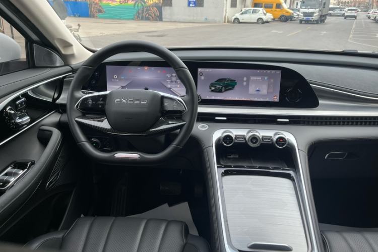 Used EXEED Lingyun 2024 300T Two-Wheel Drive Starlight Edition Interior 2