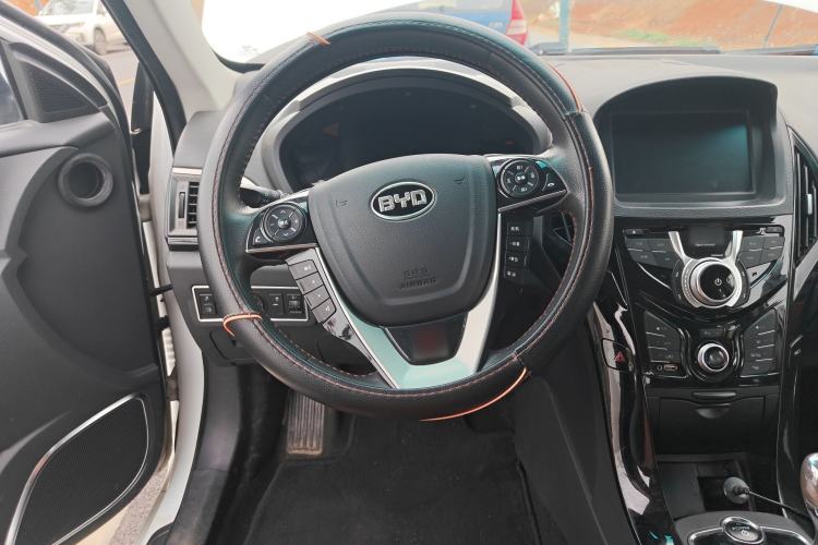 Used BYD Qin New Energy 2015 1.5T Dual-Crown Flagship Plus Edition
