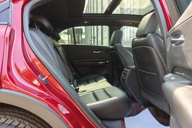 Used Cadillac XT4 2022 28T Four-Wheel Drive Platinum Edition Interior 11