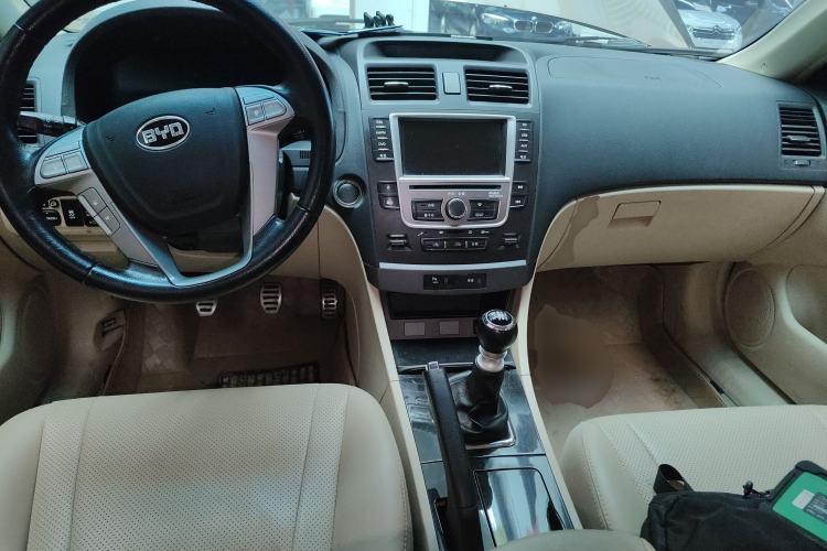 Used BYD G6 2013 1.5TI Manual Luxury Model