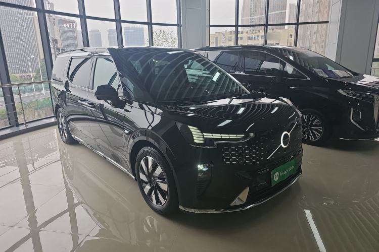 Used Volvo EM90 2025 Ultra Six-Seater Exterior 1