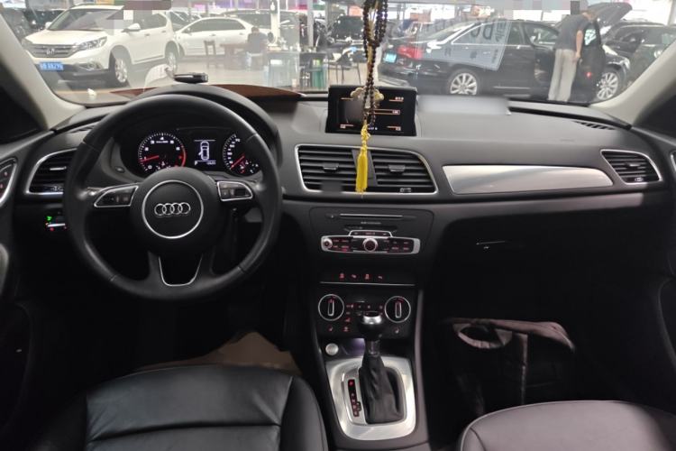 Used Audi Q3 2017 35 TFSI Style Edition Center Console